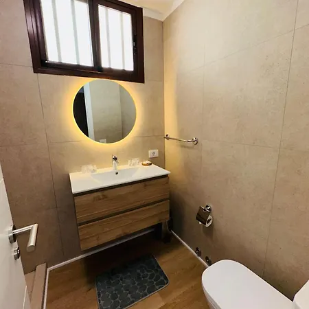 Apartment En Playa Vistas. Veramar. Free Parking, Pool! Los Cristianos (Tenerife)